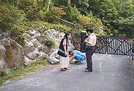 土白蟻、散白蟻、家白蟻の3種の説明をする私