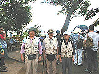 他の観光客と服装が違いすぎる面々